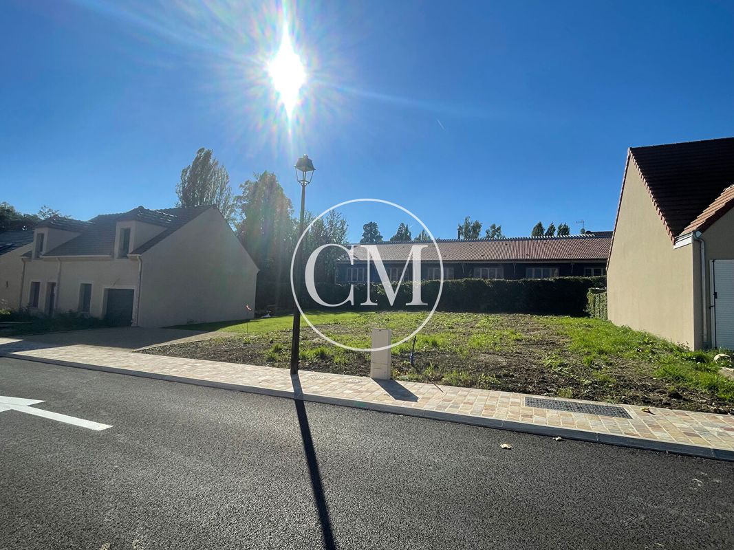 305m² Land in Mere, France No. 175323