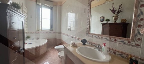 4-salle Appartement à Cerignola, Italy No. 24550 8