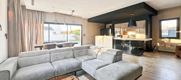 Casa de 3 dormitorios en Clonas-sur-Vareze, France No. 204877 2