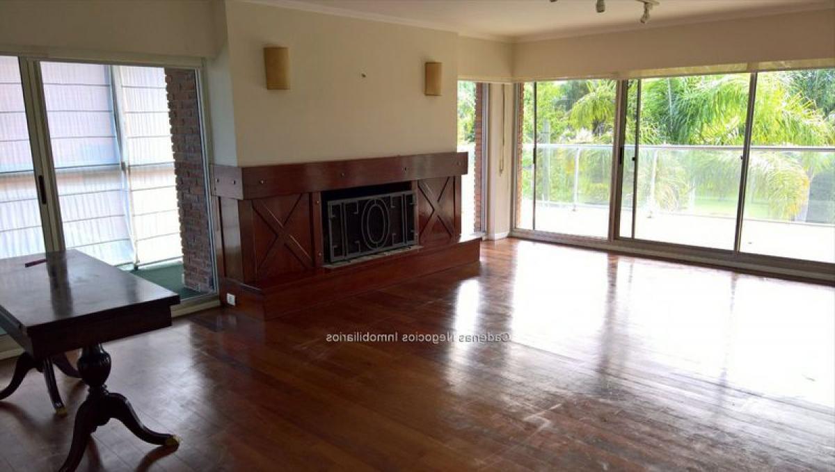 3 bedrooms Apartment in Montevideo, Uruguay No. 869