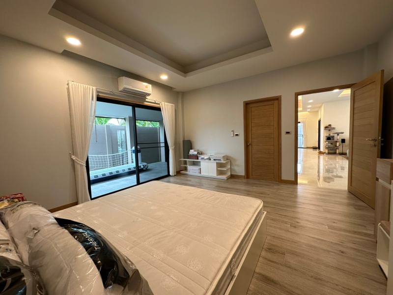 4 bedrooms Cafe / restaurant in Pattaya, Thailand No. 8567