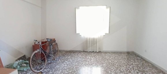 3-salle Appartement à Triggiano, Italy No. 21683 11