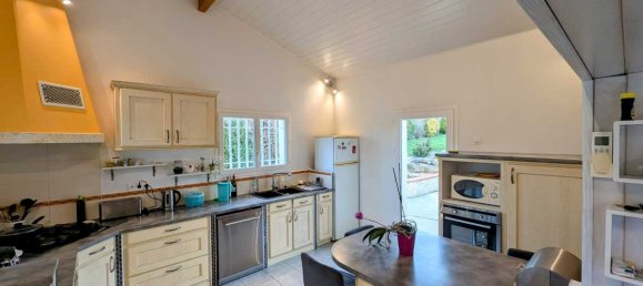 4 bedrooms Villa in Pinel-Hauterive, France No. 197559 11