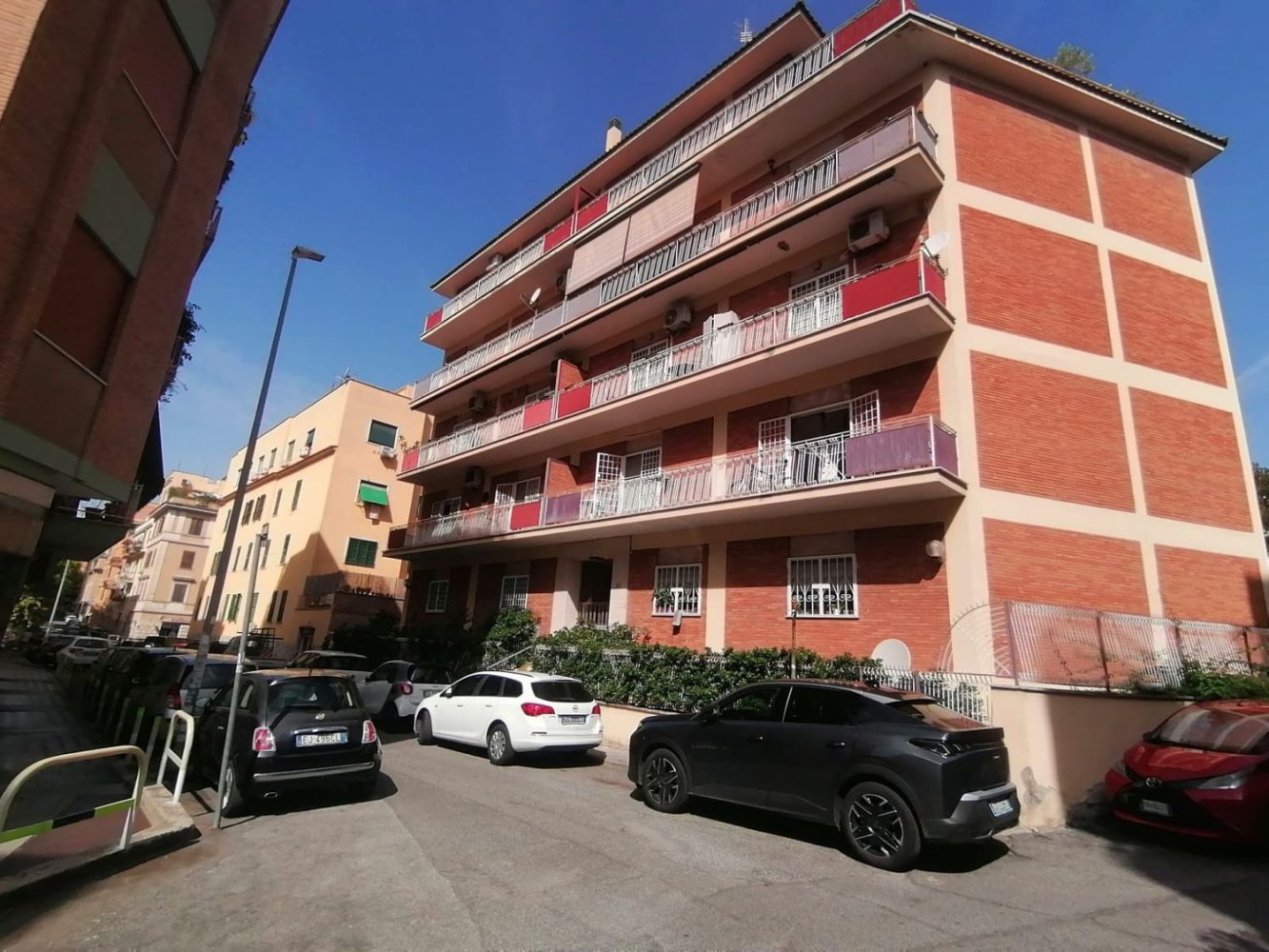 3 bedrooms Apartment in Rome, Italy No. 382789