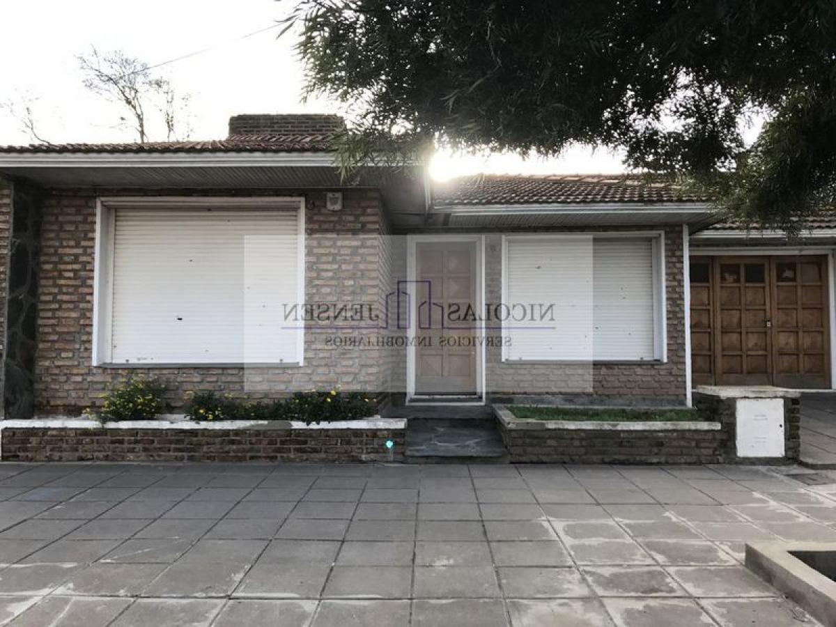 Casa de 2 dormitorios en Buenos Aires, Argentina No. 71796