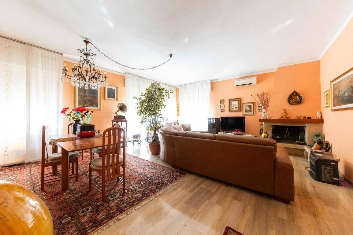 Villa de 4 dormitorios en Settimo Milanese, Italy No. 326219