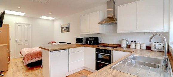 4 bedrooms Bungalow in Southbourne, United Kingdom No. 10578 3