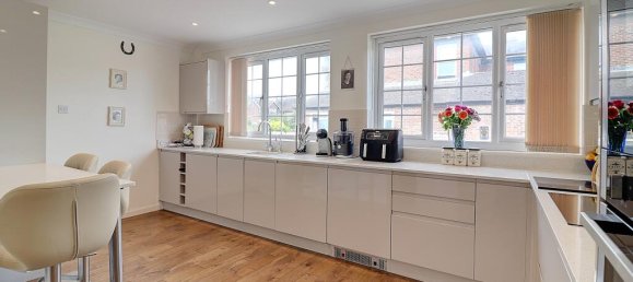 4 bedrooms Bungalow in Southbourne, United Kingdom No. 10578 4