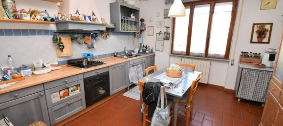 5 rooms House in Massa, Italy No. 215062 4