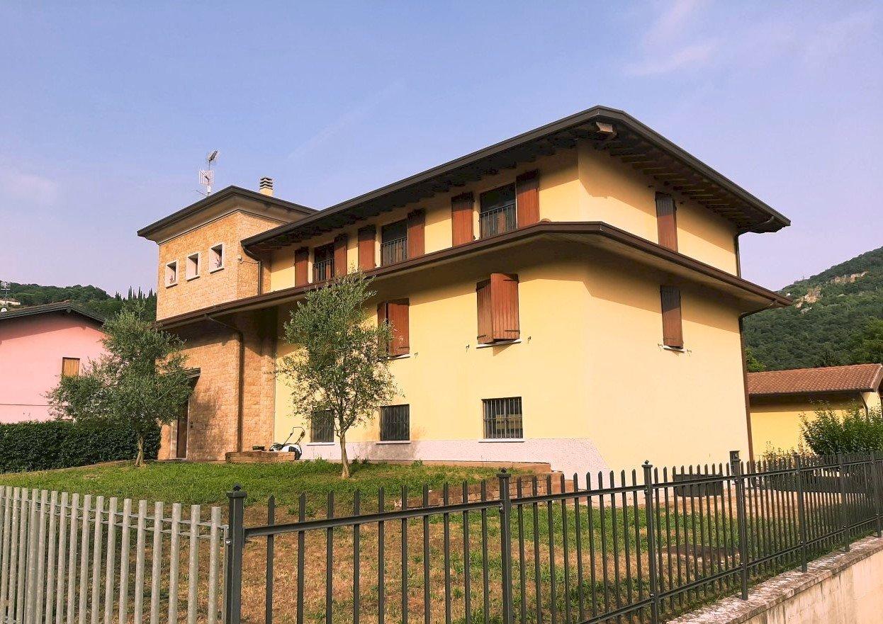 Casa de 12 habitaciónes en Botticino, Italy No. 229344