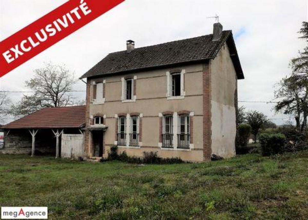 Casa de 3 dormitorios en Naves, France No. 26465