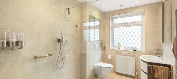 5 bedrooms House in Enfield, United Kingdom No. 6624 15