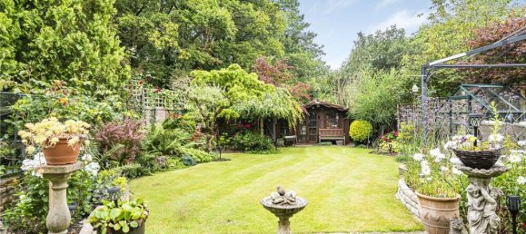 5 bedrooms House in Enfield, United Kingdom No. 6624 25