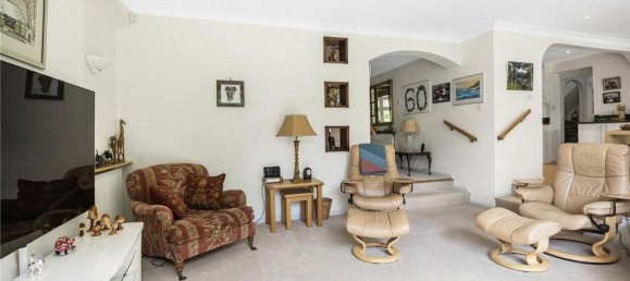 5 bedrooms House in Enfield, United Kingdom No. 6624 9