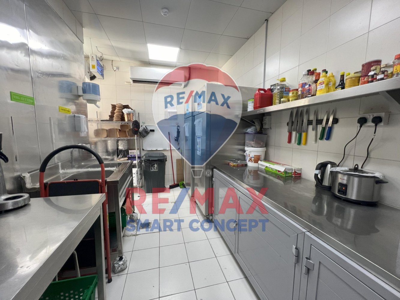 Tienda en Mohamed Bin Zayed City, UAE 76 m² No. 22451