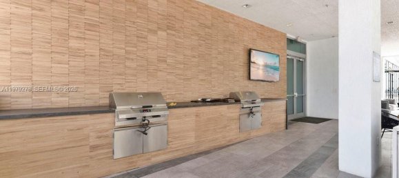 1 Schlafzimmer Gewerbliche Immobilien in Miami, USA, Nr. 615425 2