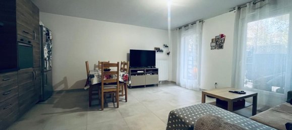 Apartamento de 3 dormitorios en Drancy, France No. 162792 2