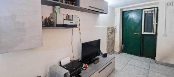2 rooms Apartment in Naples, Italy No. 40346 4