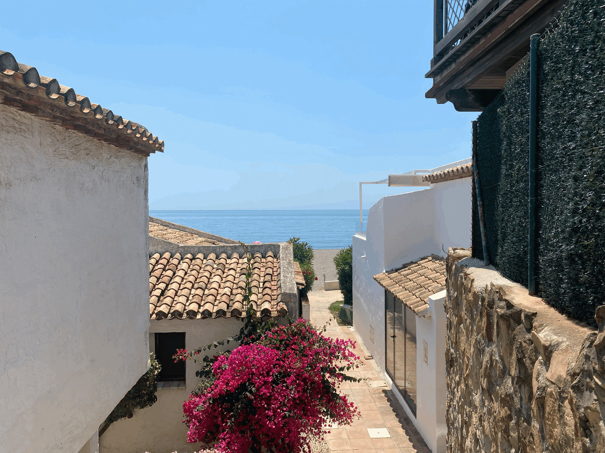 2 bedrooms Apartment in Estepona, Spain No. 198822