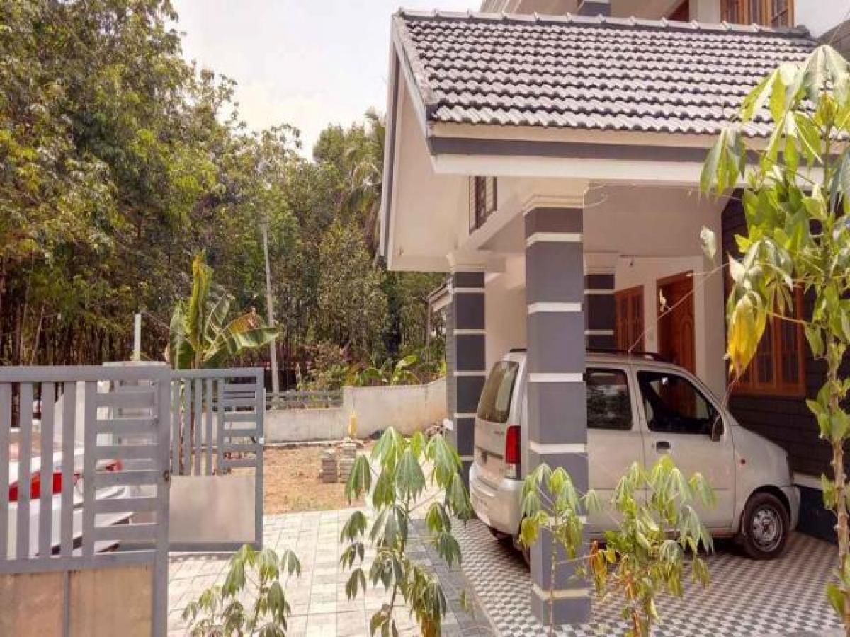 4 bedrooms House in Kottayam, India No. 808