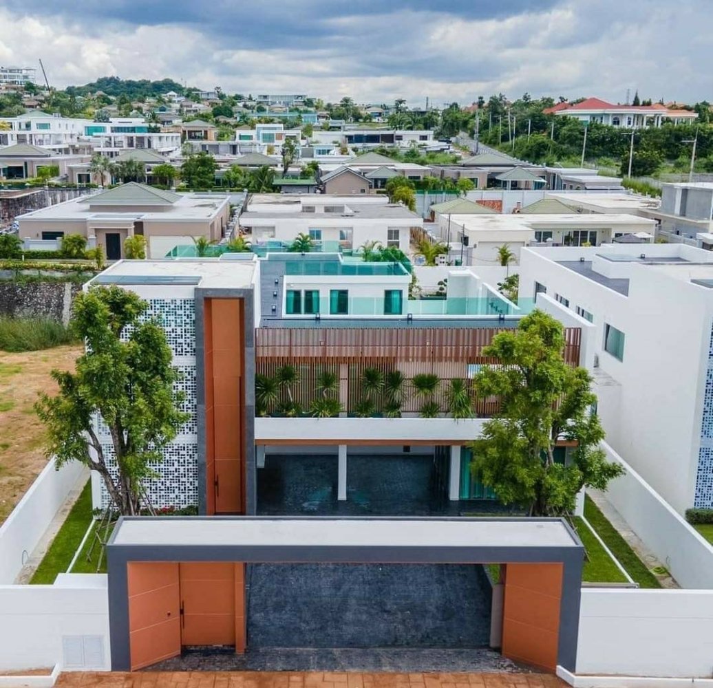 7 bedrooms Villa in Pattaya, Thailand No. 62500