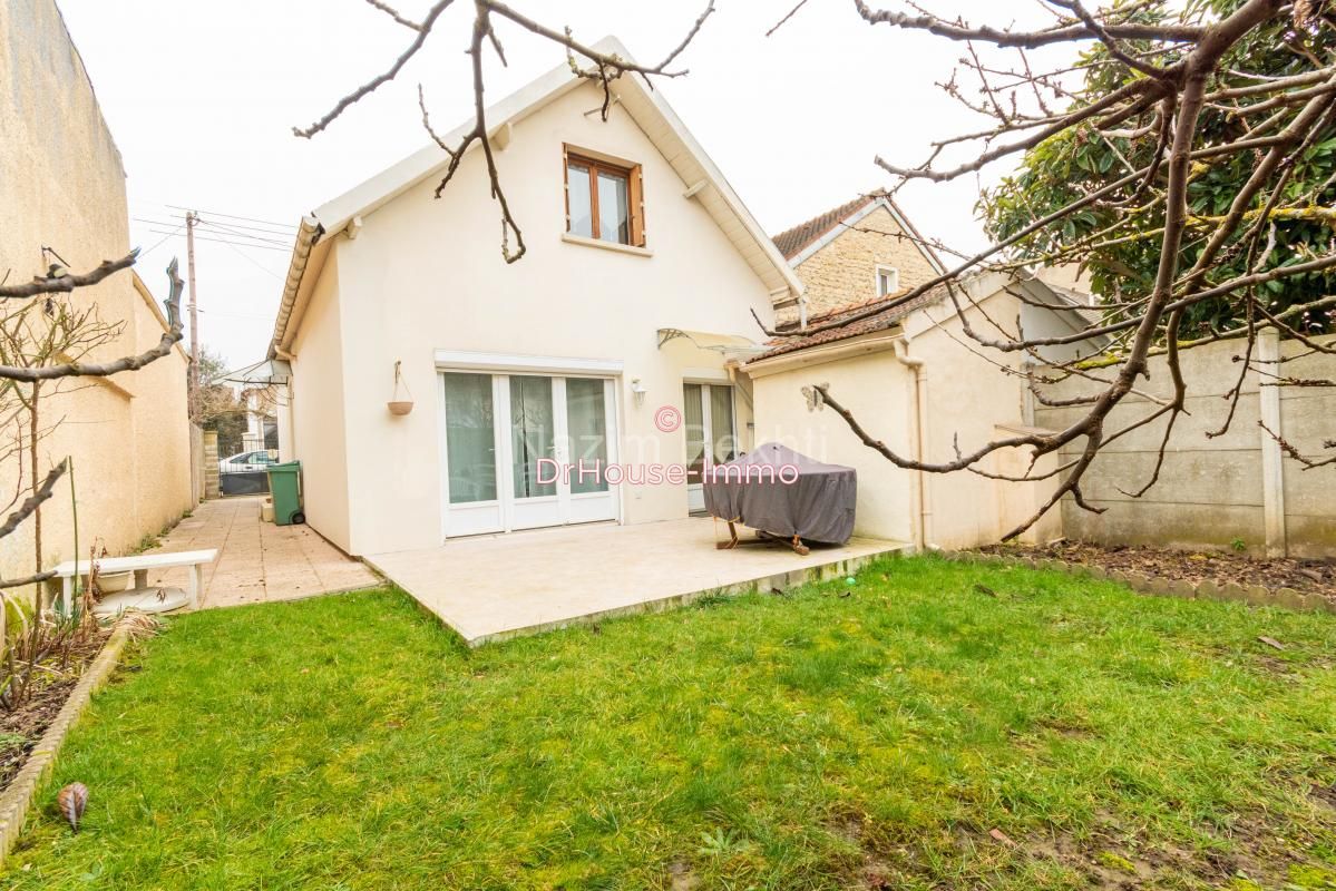 3 bedrooms House in Mantes-la-Jolie, France No. 143949