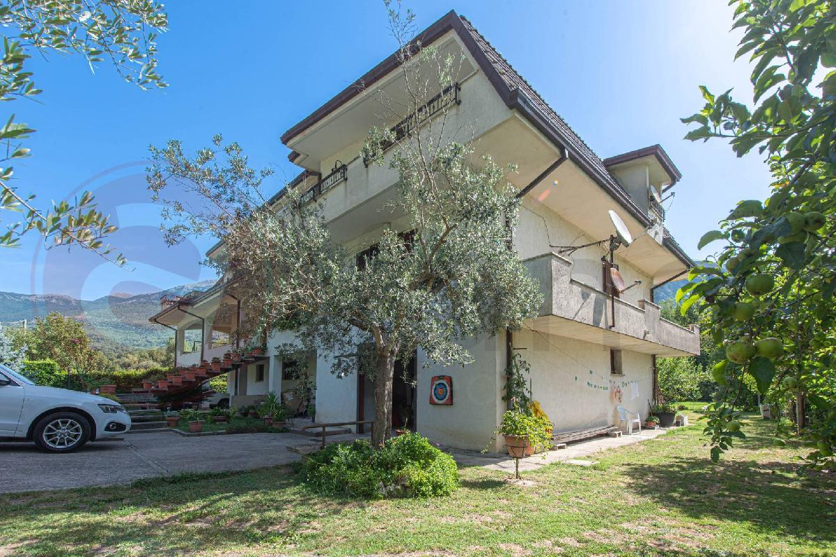 3 bedrooms Villa in Balsorano, Italy No. 362141