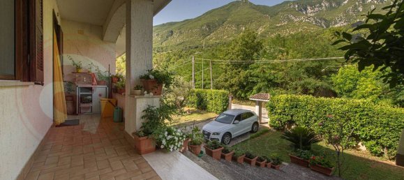 3 bedrooms Villa in Balsorano, Italy No. 362141 2