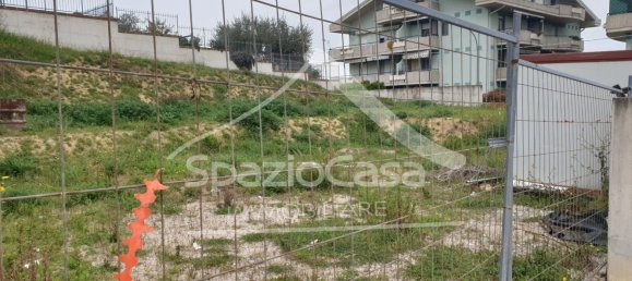 Terreno em Città Sant'Angelo, Italy 601 m² N.º 145515 3
