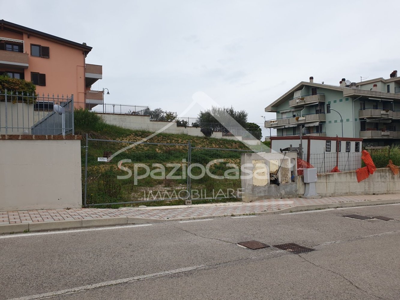 Terreno em Città Sant'Angelo, Italy 601 m² N.º 145515
