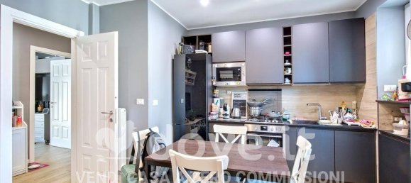 1 bedroom Apartment in Turin, Italy No. 296350 3