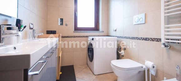 3 bedrooms Apartment in Turin, Italy No. 315074 10