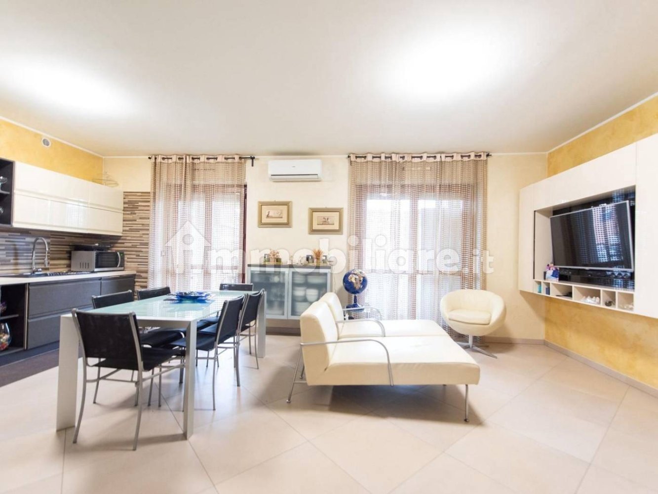 3 bedrooms Apartment in Turin, Italy No. 315074