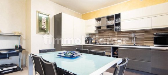 3 bedrooms Apartment in Turin, Italy No. 315074 4