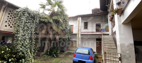 Квартира с 7 комнатами в Гавирате, Италия № 131778 9