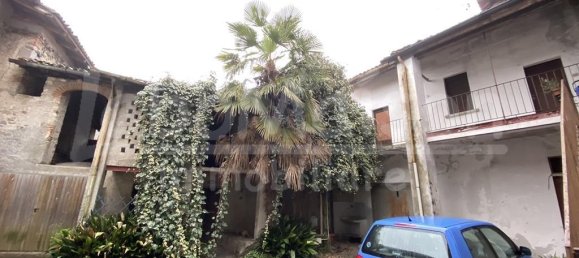 Квартира с 7 комнатами в Гавирате, Италия № 131778 6