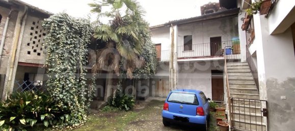 Квартира с 7 комнатами в Гавирате, Италия № 131778 10