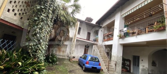 Квартира с 7 комнатами в Гавирате, Италия № 131778 8