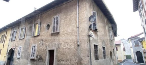 Квартира с 7 комнатами в Гавирате, Италия № 131778 3