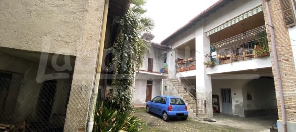 Квартира с 7 комнатами в Гавирате, Италия № 131778 7