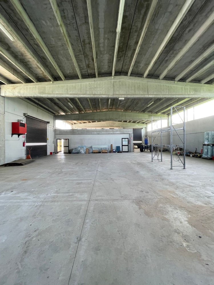 1500m² Warehouse in Busseto, Italy No. 330968