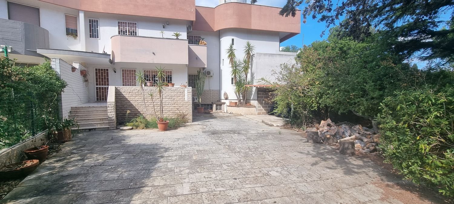 5-salle Villa à Bari, Italy No. 251741