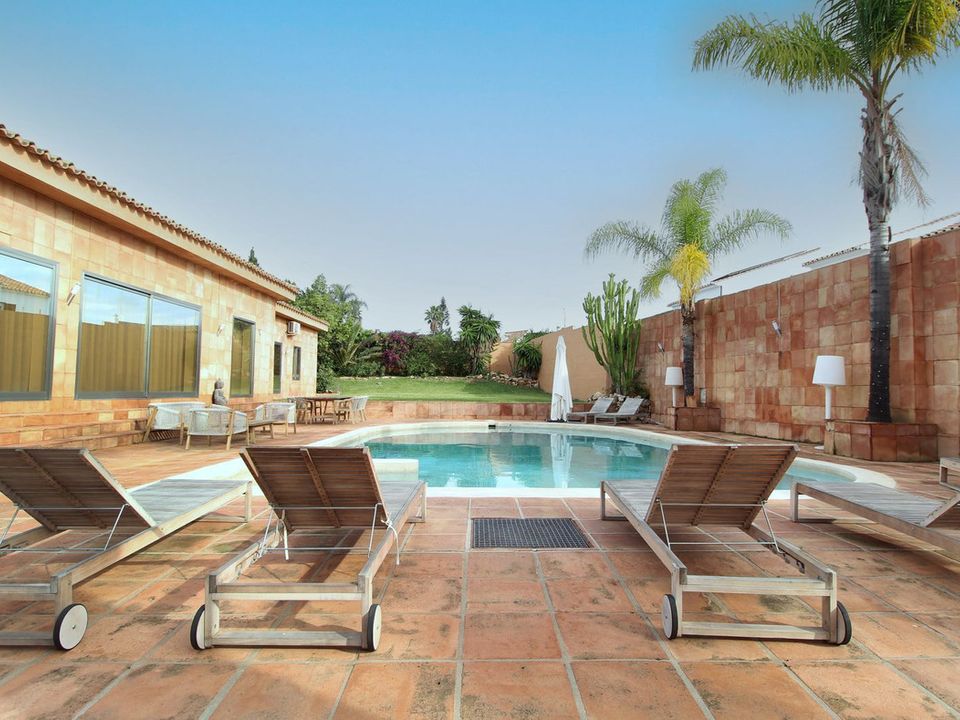 4 غرف نوم فيلا في Estepona, Spain رقم 262625