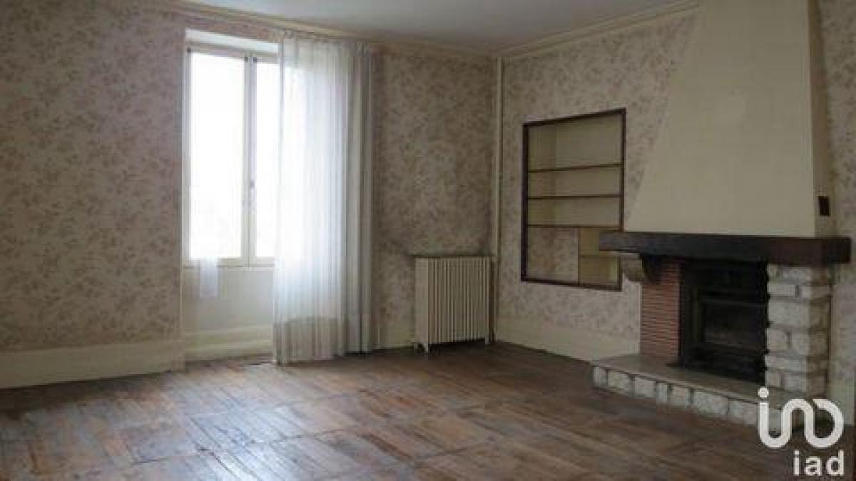 Casa de 8 dormitorios en Ruffec, France No. 31884