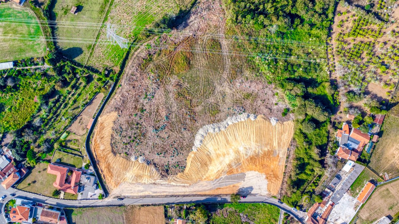 19500m² Land in Vila Nova de Gaia, Portugal No. 43037