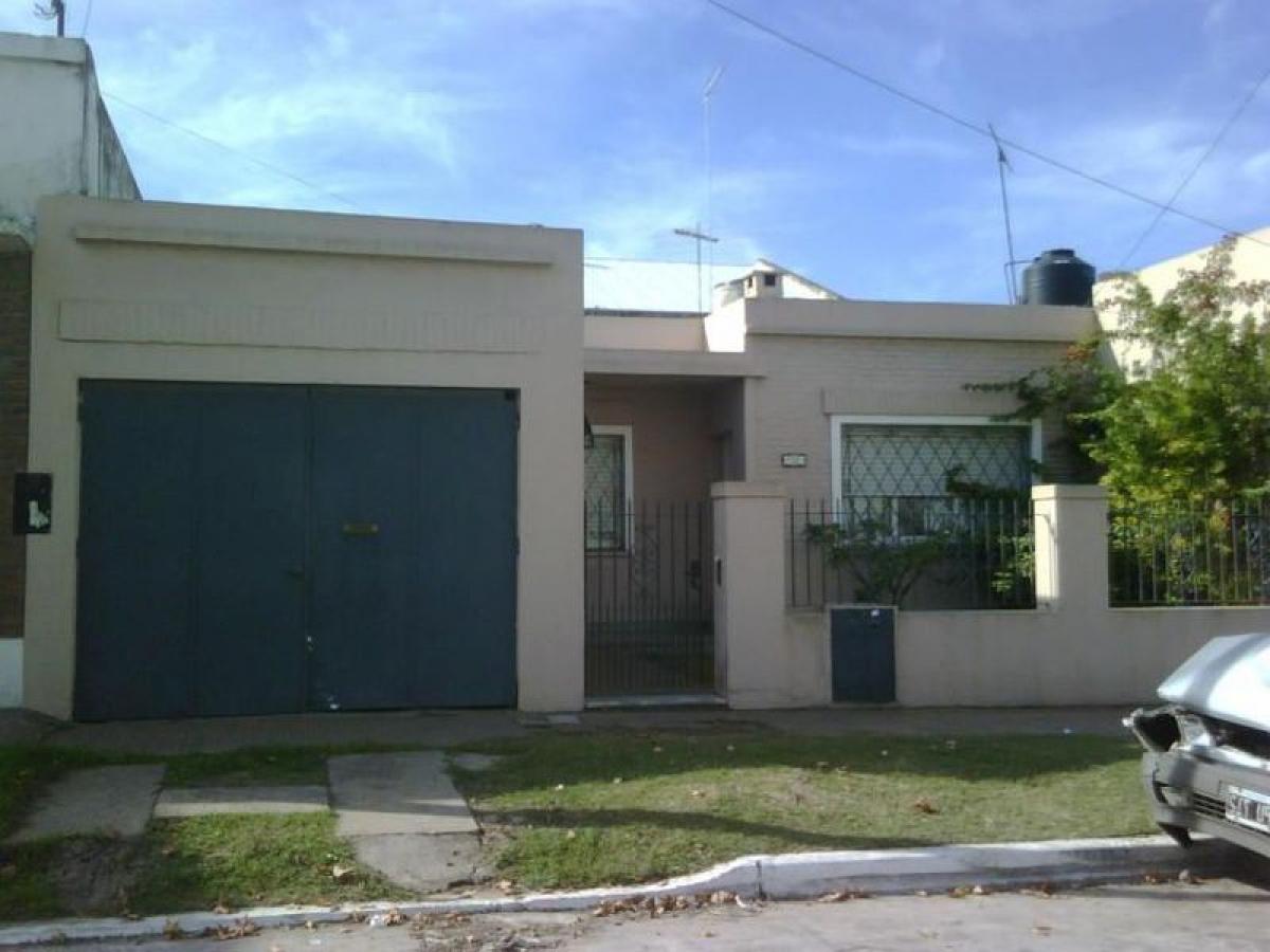 2 bedrooms House in Hurlingham, Argentina No. 980