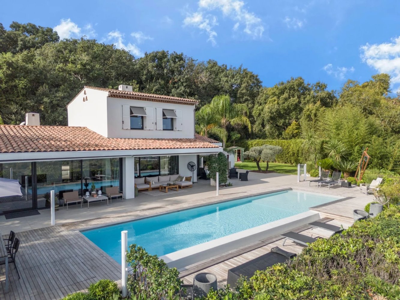 3 bedrooms Commercial property in Villeneuve-Loubet, France No. 38159