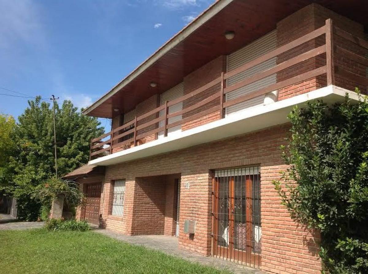 3 bedrooms House in Mar del Plata, Argentina No. 85971