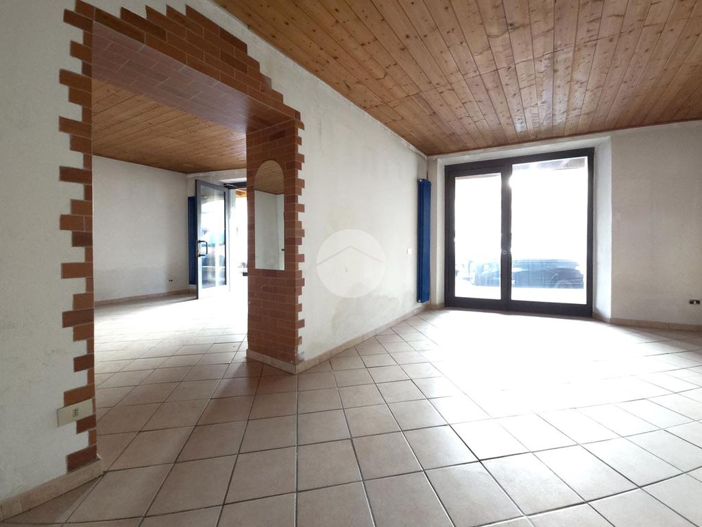 1-Zimmer Gewerbliche Immobilie in Urgnano, Italy, Nr. 287956