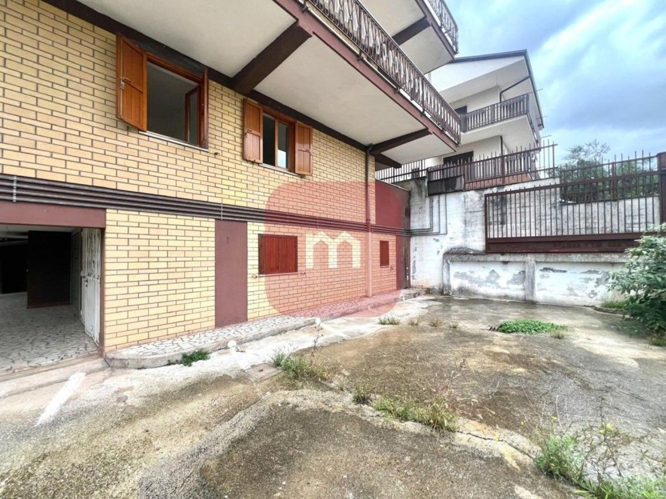 Apartamento de 6 habitaciónes en Frosinone, Italy No. 48266